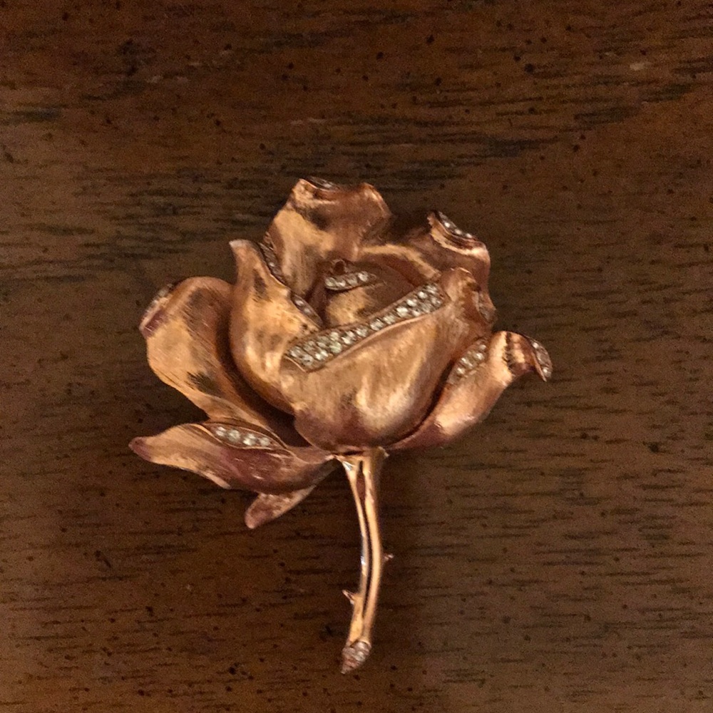 Rose gold plated crystal brooch